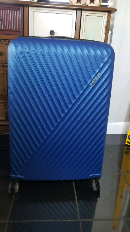 american tourister visby large spinner case